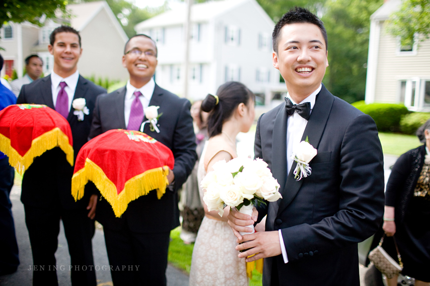 Vietnamese wedding photography - groom with parade