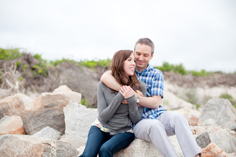 beach rocks engagement session in ct