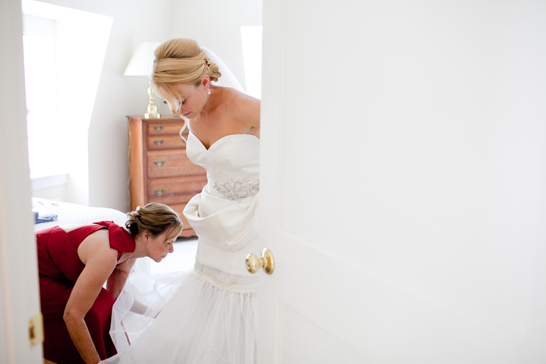 bride getting ready in beverly, ma